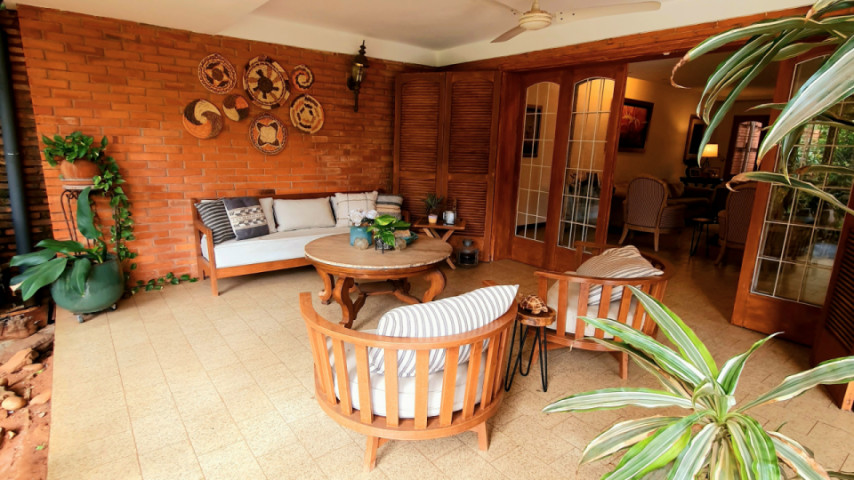 Propy, Encontrá tu lugar - VENDO HERMOSA RESIDENCIA EN B° MCAL ESTIGARRIBIA